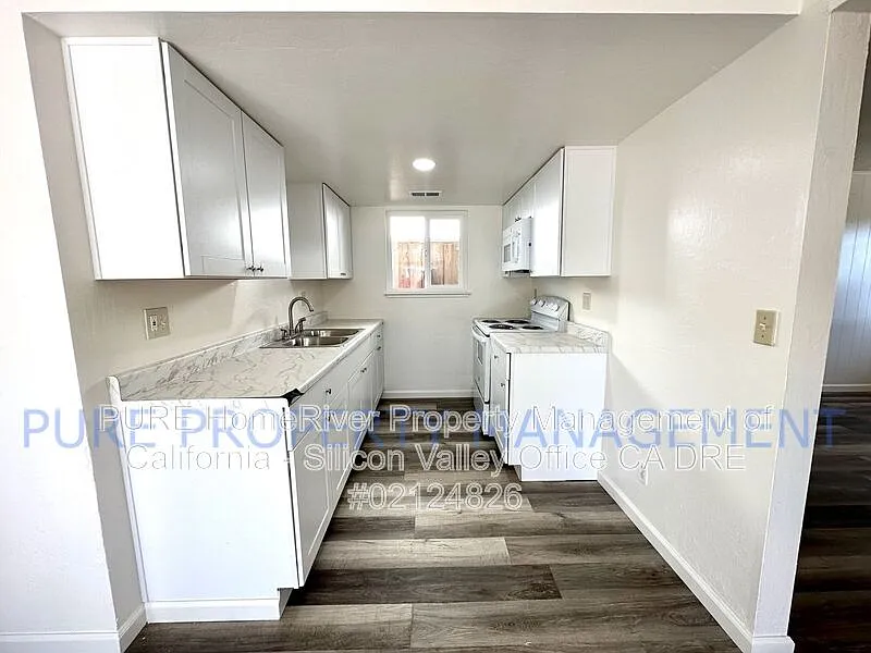 2 bed, 1.0 bath, 908 sqft, $2,995 — Photo 3
