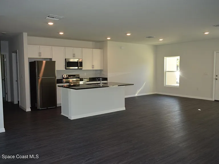 3094 San Filippo Dr SE — Photo 6