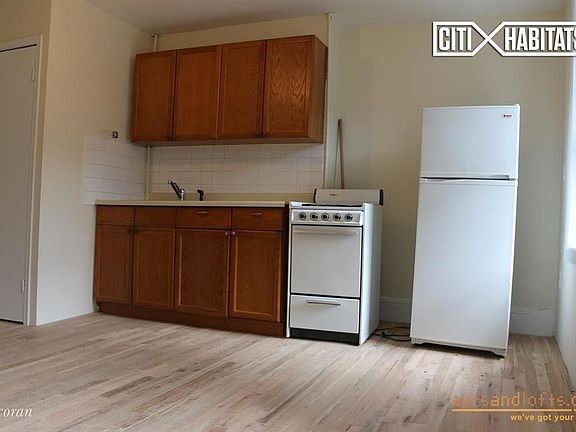 4th image of 129 Columbia St APT 2R