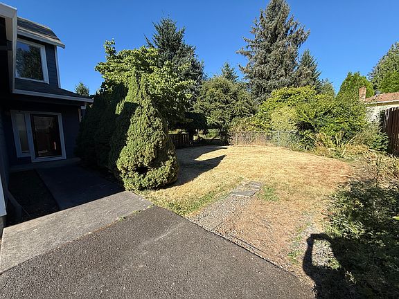 5th image of 21421 SE Oak St