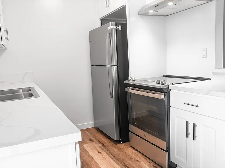 815 Loma Ave #14 — Photo 4