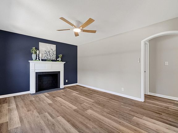 3rd image of 210 E Crestview Dr
