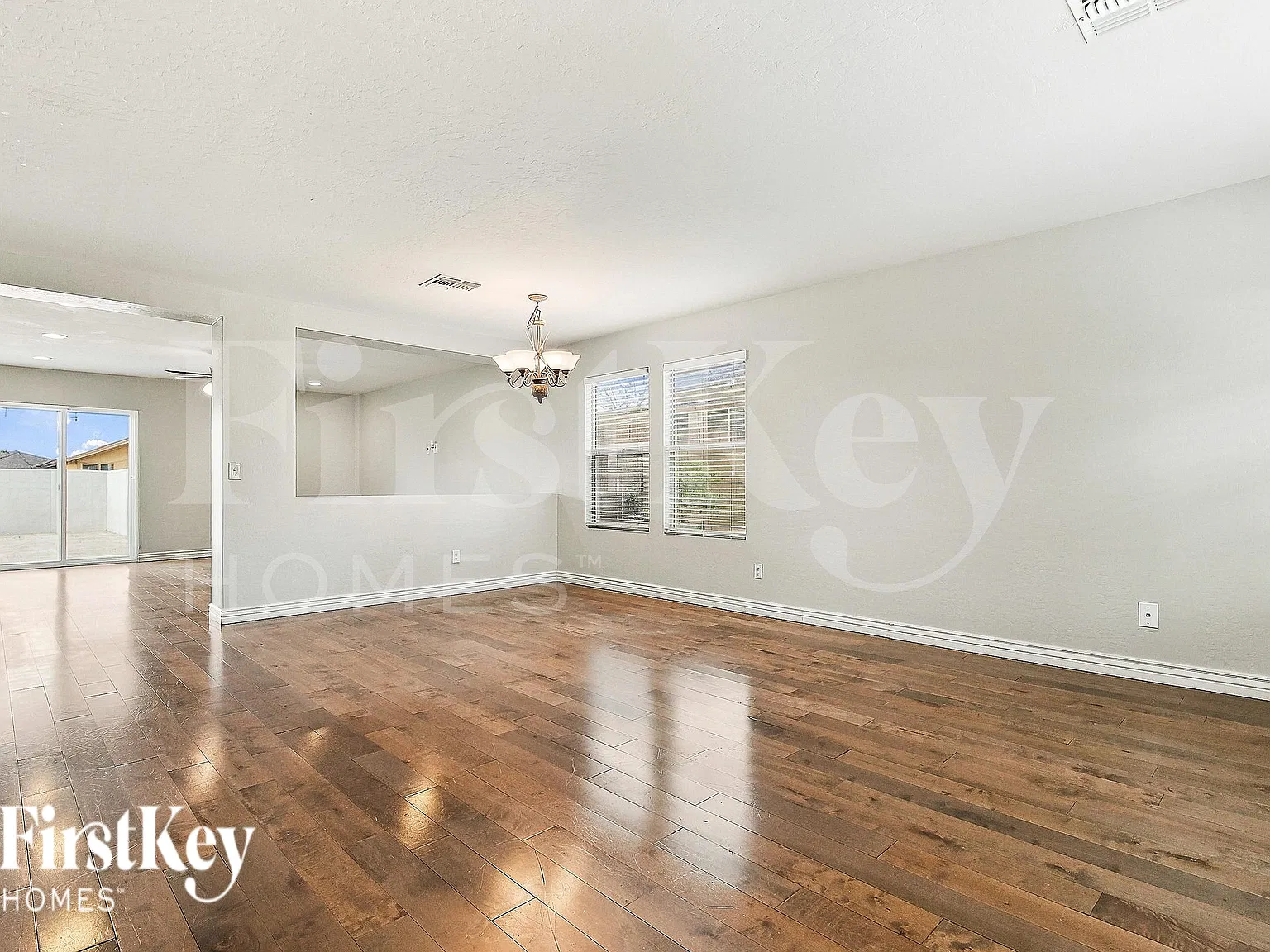 3 bed, 2.5 bath, 2524 sqft, $2,140 — Photo 3
