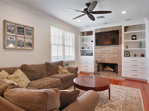 2nd image of 215 Conrad St