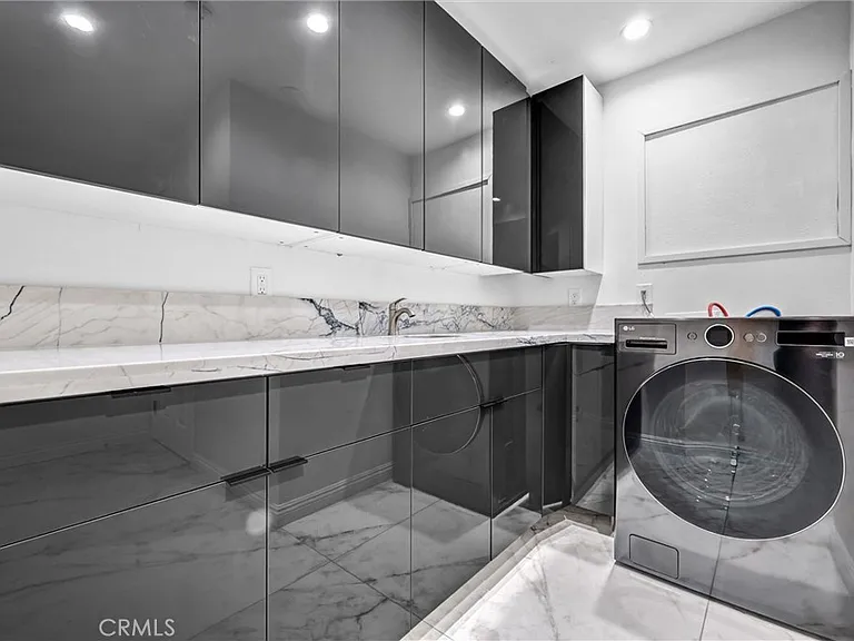 1360 Baja St #A — Photo 25