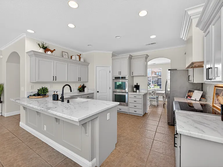 1736 N Holly Ave — Photo 11