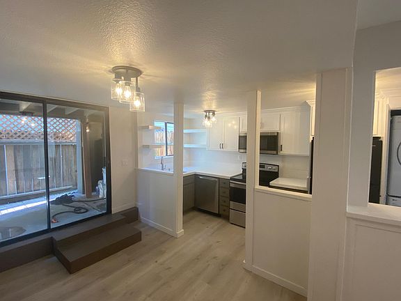 4th image of 1914 28th St Unit A-b