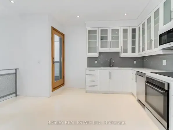 46 Stewart St #3, Toronto, ON M5V 1H6