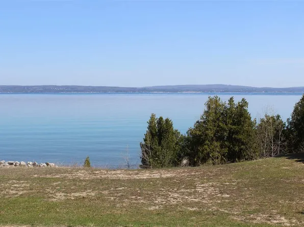 5222 Coastal Ridge Dr, Petoskey, MI 49770