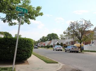 5 Pine St, Elmont, NY 11003