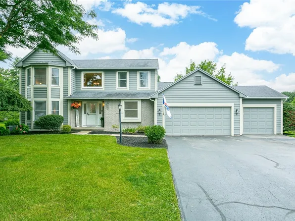 6 Dovehill Cir, Penfield, NY 14526