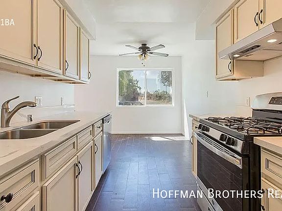 3rd image of 1019 Ocean Park Blvd #1