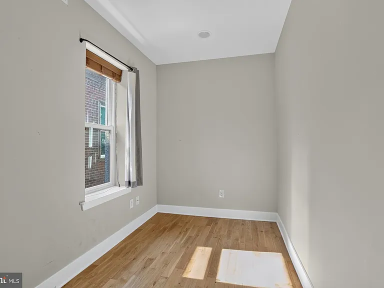 2336 W Thompson St — Photo 16