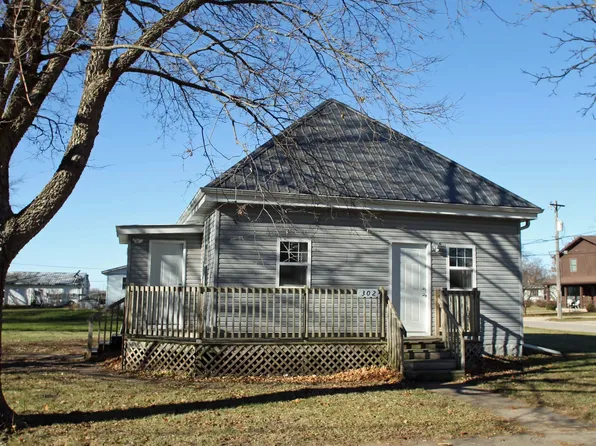 302 West St, New Hartford, IA 50660