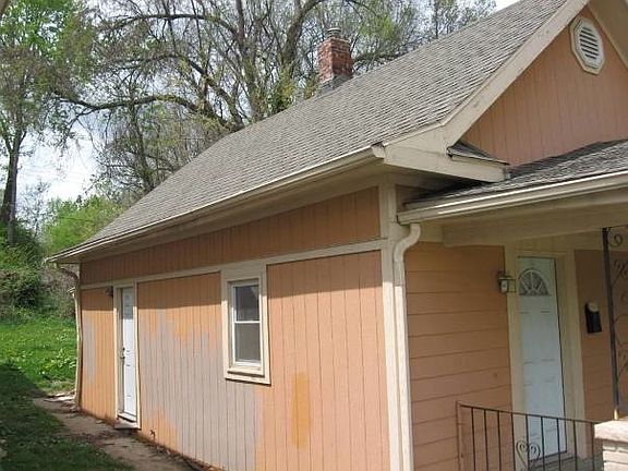 3rd image of 2530 Lawn Ave