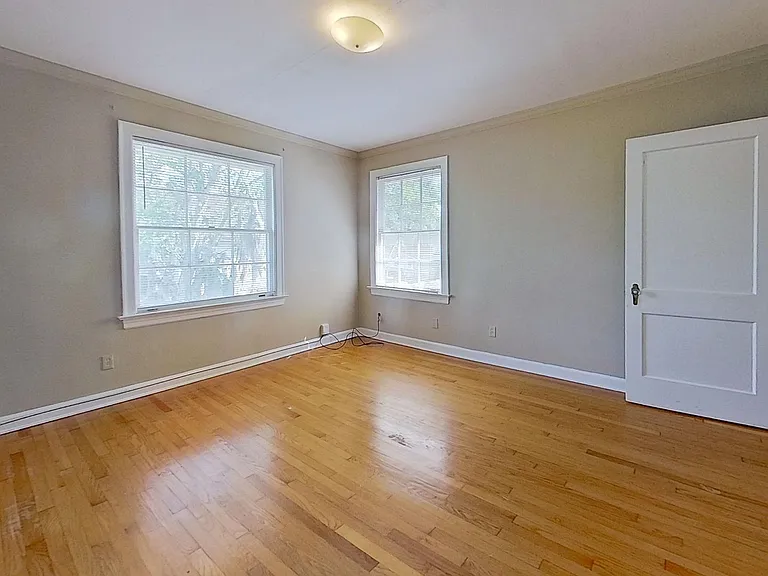 charming 2-bedroom, 1-bath upstairs rental — Photo 15