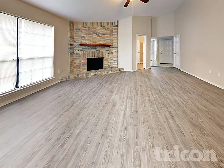 7811 Bluff Trail Dr — Photo 4