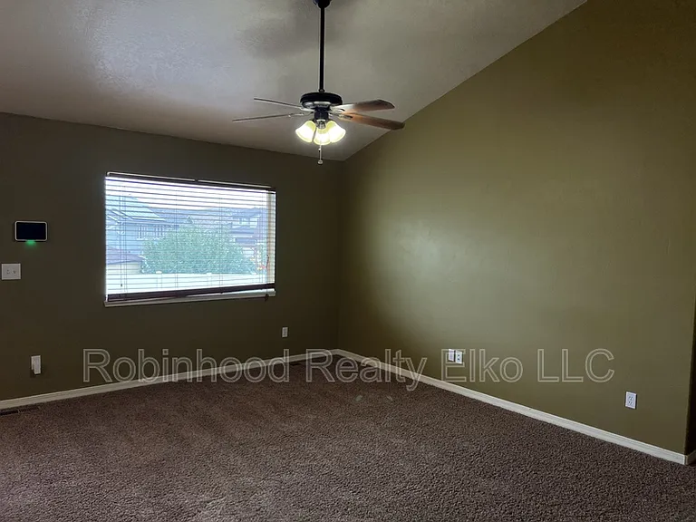 214 Brookwood Dr — Photo 5