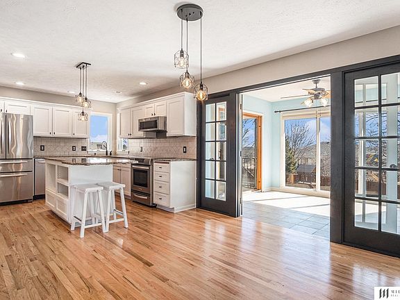 2nd image of 319 Castle Pine Cir