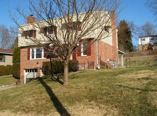 369 Winfred Manor Dr, Bethel Park, PA 15102