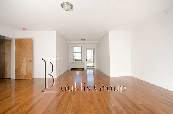 Rented by Bouklis Group | media 15