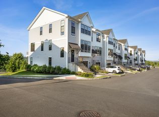 165 Brentwood Cir #165, Danbury, CT 06810