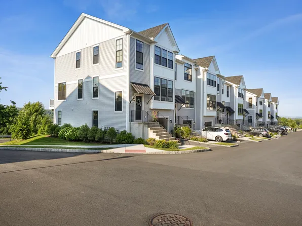 165 Brentwood Circle #165, Danbury, CT 06810