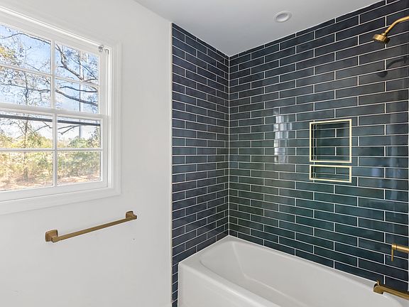 5th image of 2480 Lantern St