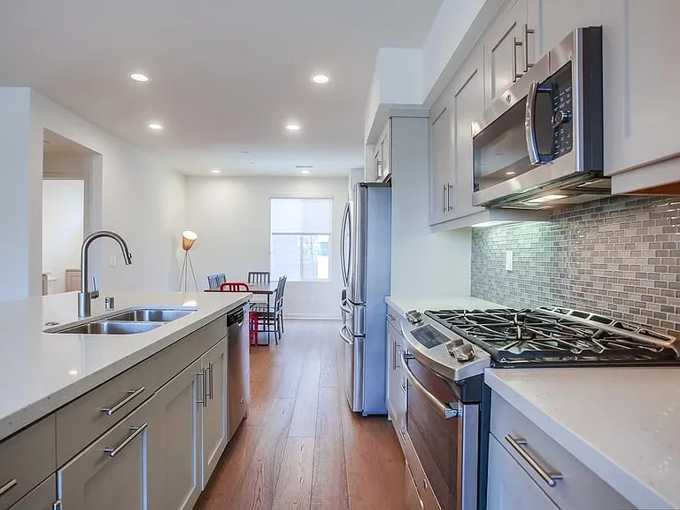 2541 State St — Photo 3
