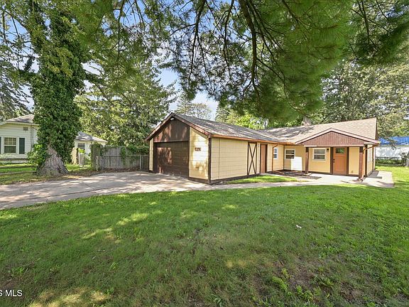 5th image of 1374 Gage Rd
