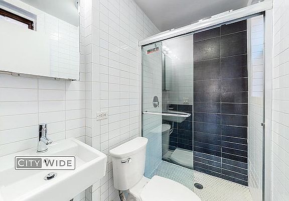 4th image of 109 Saint Marks Pl APT 19
