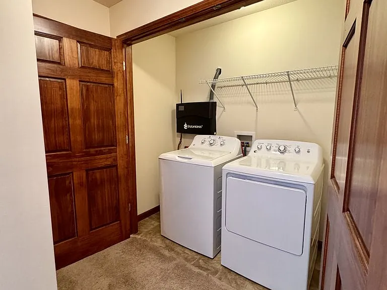 Eagle View Luxury Apartments — Photo 110
