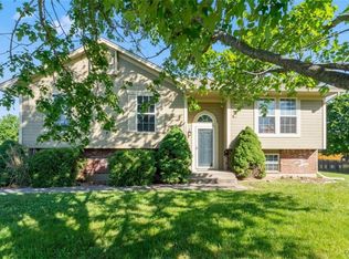 1237 SE Scenic Dr, Blue Springs, MO 64014