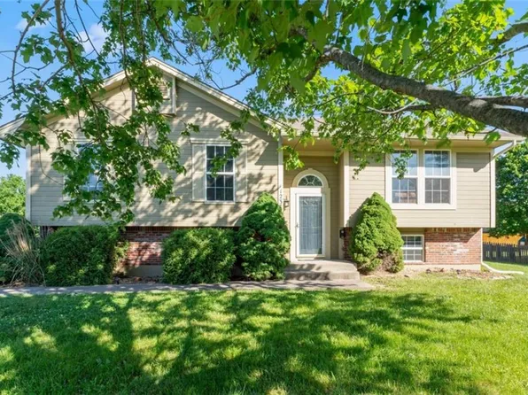 1237 SE Scenic Dr, Blue Springs, MO 64014