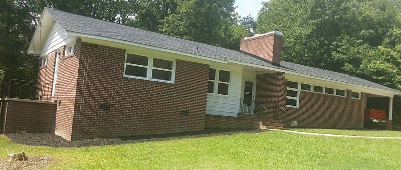 1st image of 206 Yorkshire Dr