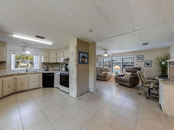 2nd image of 553 Charlemagne Blvd