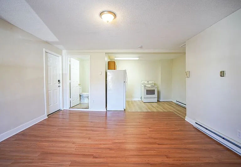 43 Oak St — Photo 3