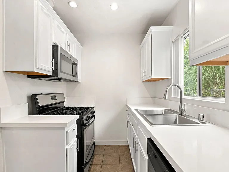 5433 Abbott Pl #14 — Photo 1
