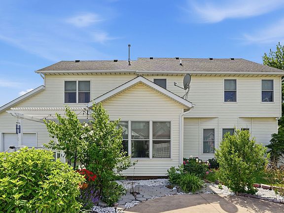3rd image of 104 Park View Dr