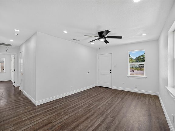 3rd image of 5137 E Berry St