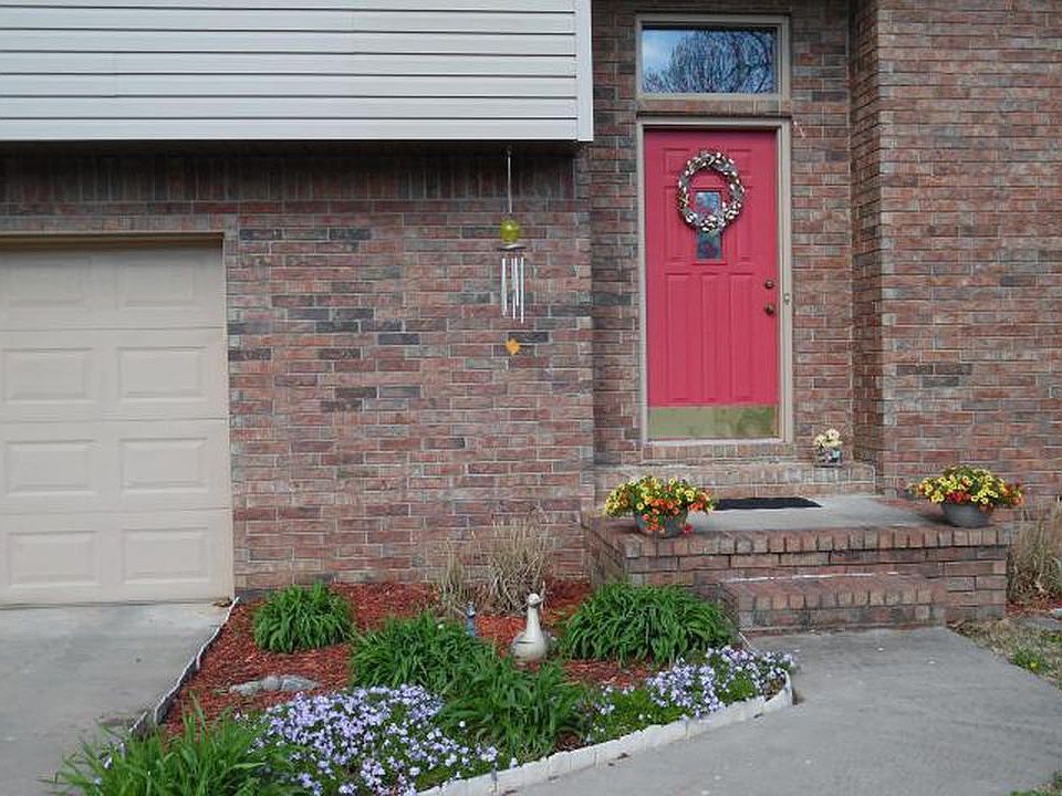 1st image of 829 Rosemary Ave