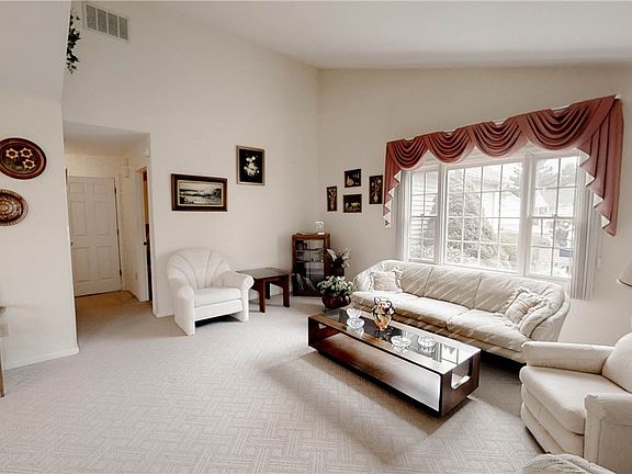5th image of 19285 Dawn Ct