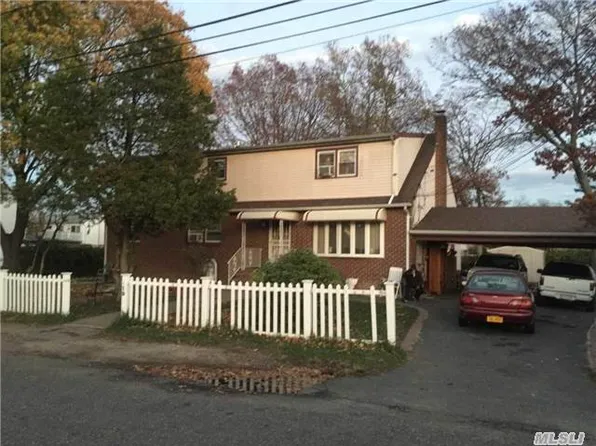 19 Scott Ave, Deer Park, NY 11729