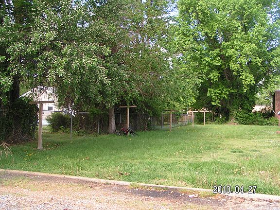 4th image of 425 Fort Worth Ave APT 3