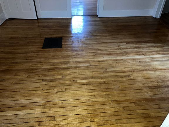 3rd image of 19 Elm St W #3