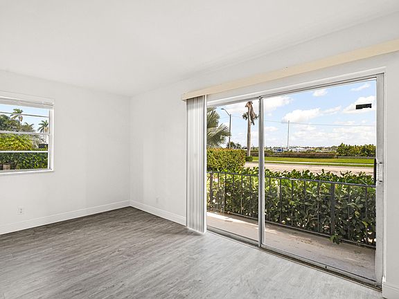 3rd image of 3907 S Flagler Dr APT 103
