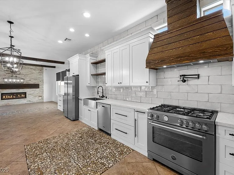 6332 Peggotty Ave — Photo 12