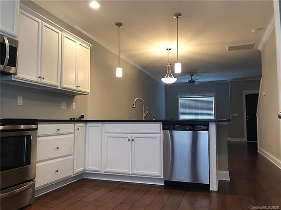 5th image of 511 Village Park Dr