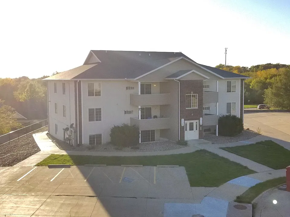 440 Iris Ct