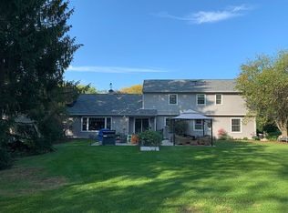 317 Crescent Ln, Thiensville, WI 53092